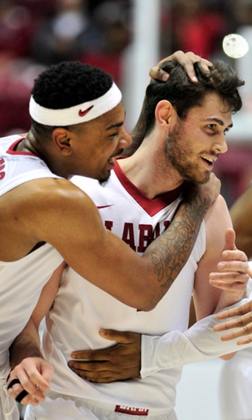 Norris leads Alabama upset of No. 19 South Carolina, 73-50